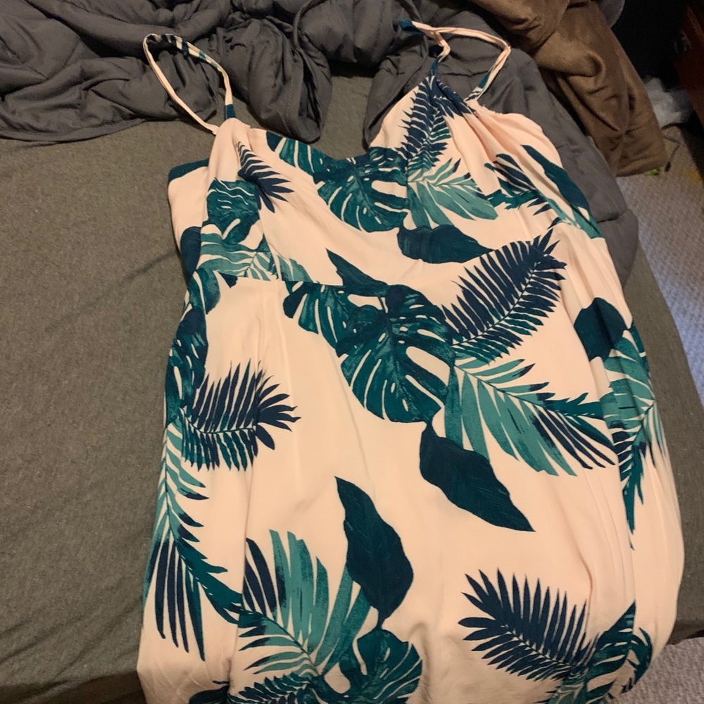 Pretty and flowing vacay sun dress